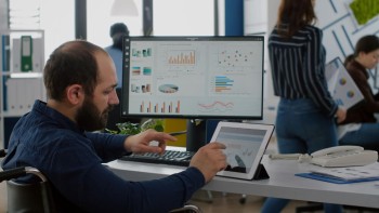 Como o data warehouse apoia a tomada de decisão estratégica